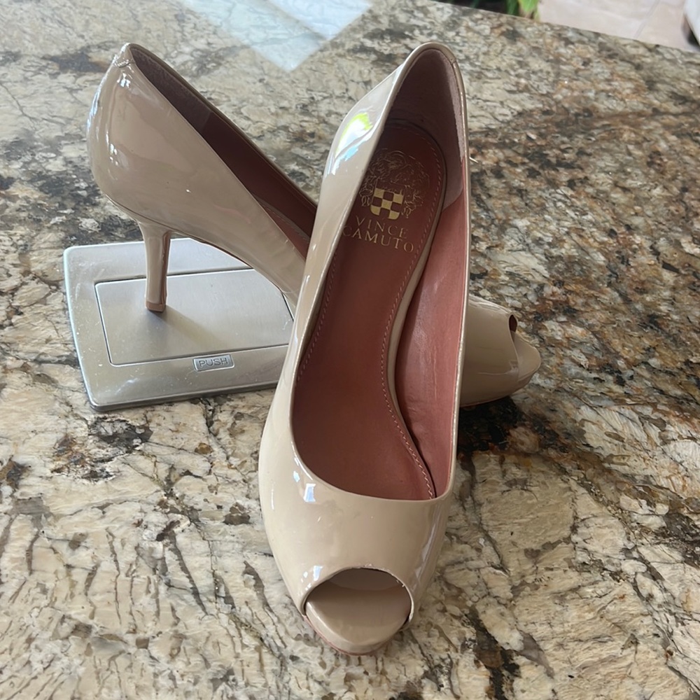 Never worn Vince Camuto dress heels